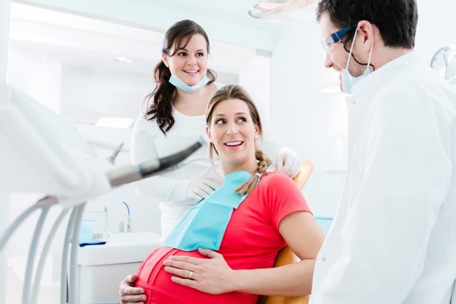 Лечение зубов в Омске при беременности